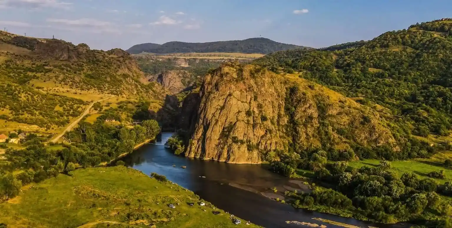 here%20is%20what%20to%20see%20in%20armenia.webp